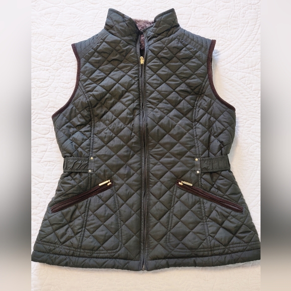 Weatherproof fur lined vest. - Picture 5 of 12